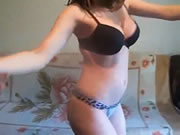 穿著黑色胸罩的頂級外國嫩妹