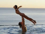 苗條的少女騎乘雞巴