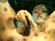 動物本能 豹子裝扮妞沉迷於手淫