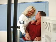 你的男朋友不在這裡