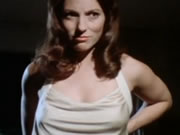 他在和朋友打賭中輸了老婆