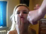 女神閉上眼睛享受著口愛顏射