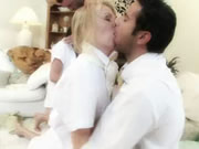 兩個蕩婦在異族性愛中達到高潮