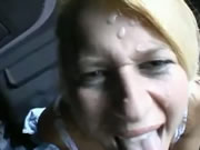 金髮可愛洋妞在車後座車震潮吹